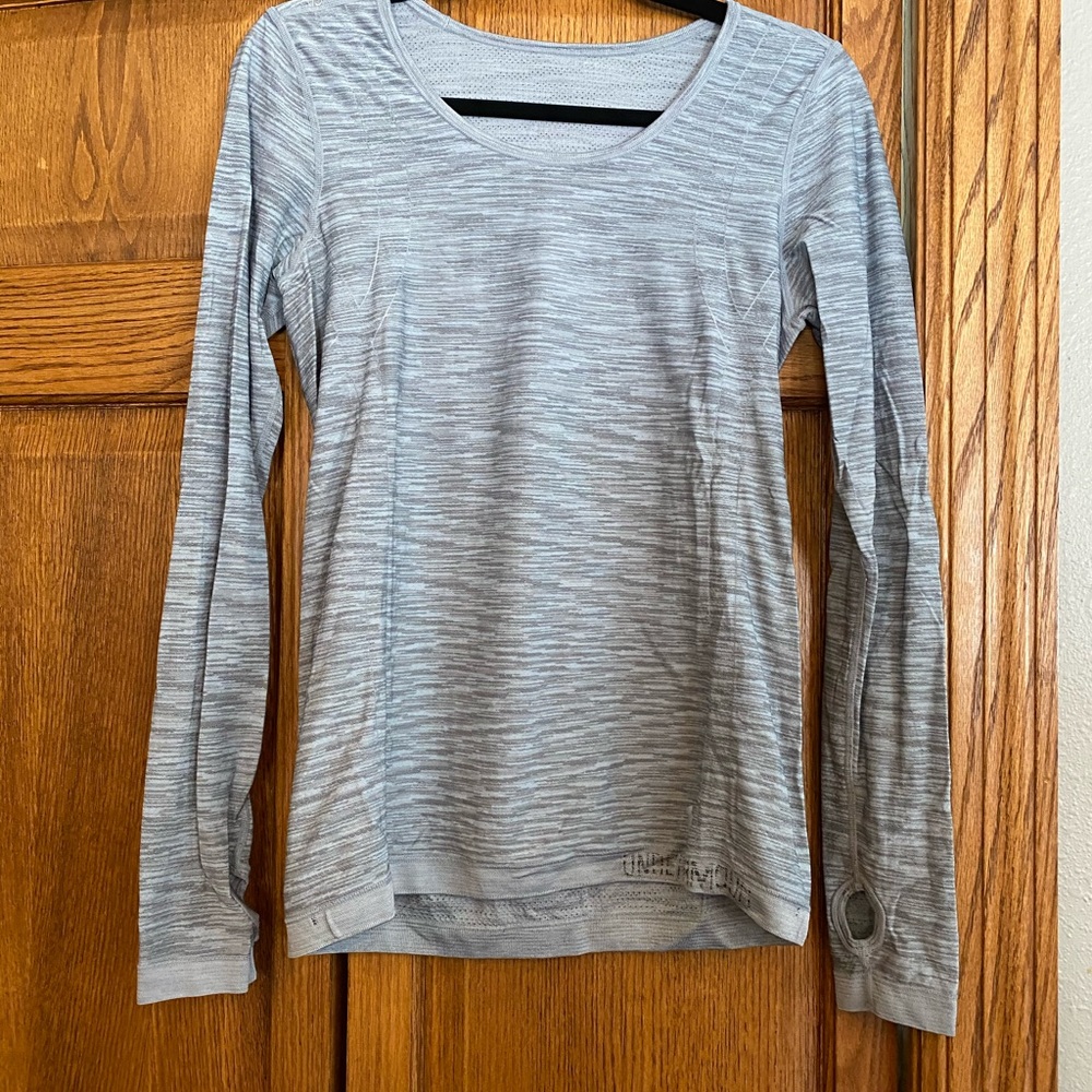 Grey Underarmour Top